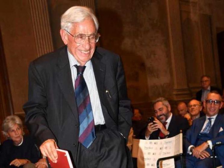 Fazio: «Ecco come si può riformare l'euro»
