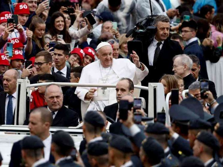 Il Papa: la Parola di Dio non è incatenata, si diffonde tra i popoli