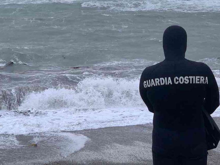 Intrighi e soccorsi: ecco chi tiene i fili della Guardia costiera