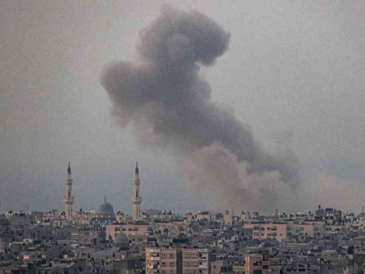 Carri armati israeliani a Gaza. «Ucciso il capo Hamas dei deltaplani»