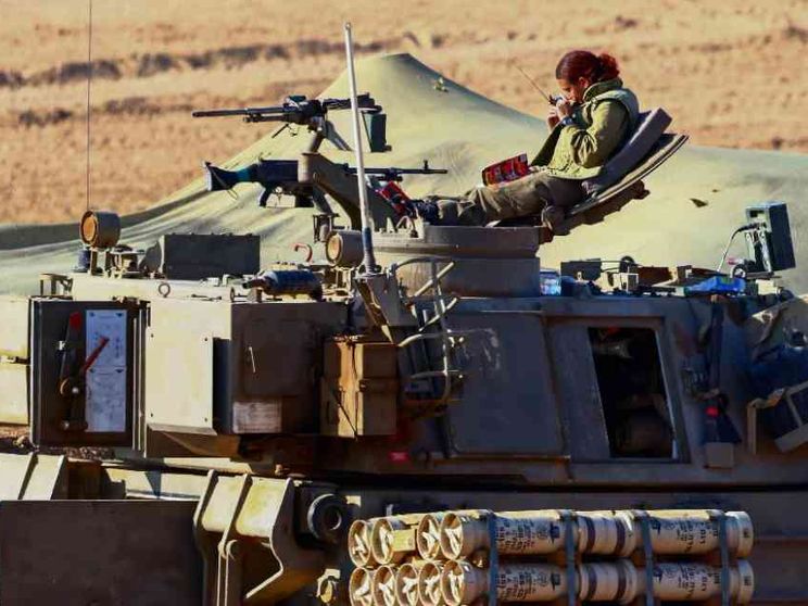 Carri armati, aerei, l'Iron Dome: come si muove l'esercito israeliano