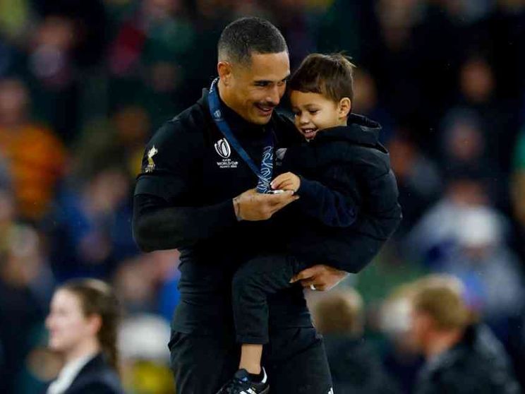 L'ultimo match del campione di rugby: perdente ma felice (e con figlio)