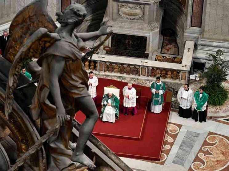 Il Papa nella Messa finale: una Chiesa al servizio dell'umanità ferita