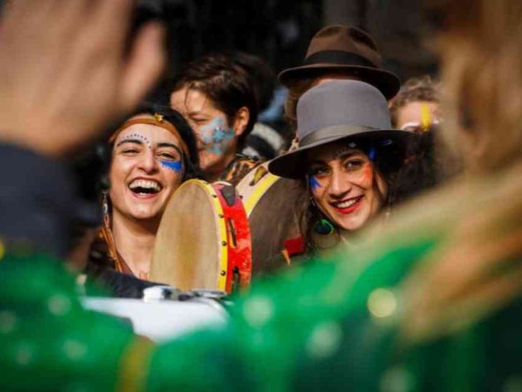 L’insetto stecco e le maschere: chi sa togliersele cresce