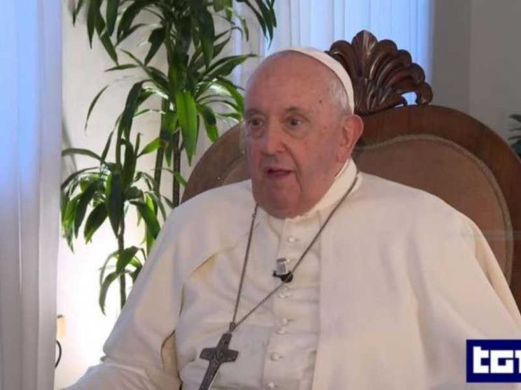La guerra, la salute, il Papa si racconta: l'antisemitismo c'è ancora