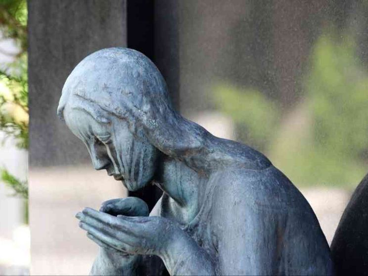 Profili e frasi dei defunti online. Ma la vita eterna digitale è un'illusione