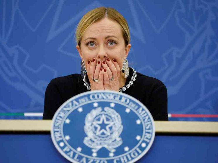 La beffa della telefonata: si dimette il consigliere di Palazzo Chigi