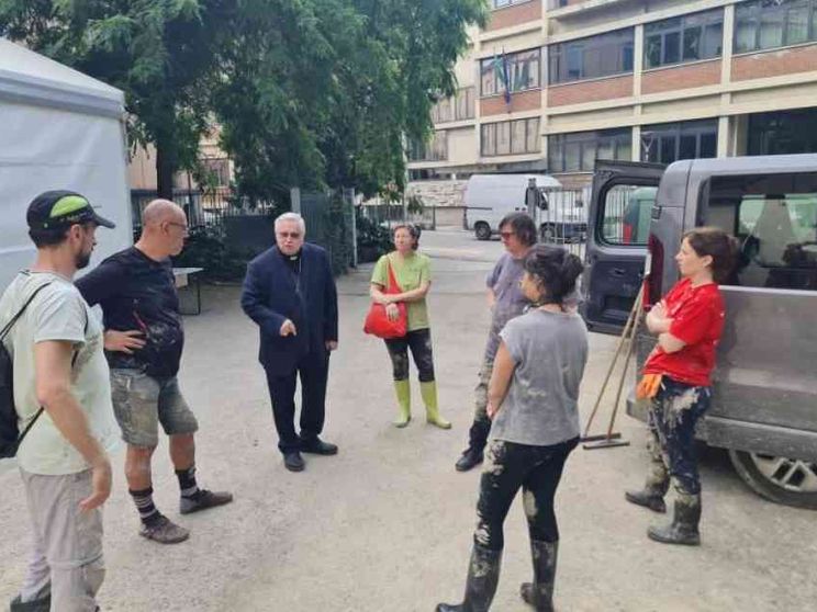 Il vescovo Toso: accanto alla mia Chiesa che soffre