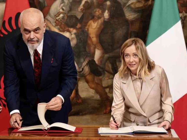 Patto Roma-Tirana: i salvati da navi italiane «esportati» in Albania