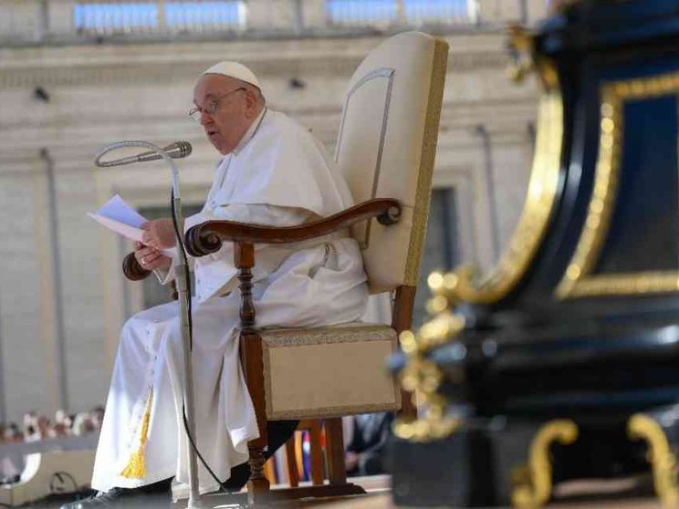 Il Papa ha il raffreddore e rinuncia a leggere un discorso