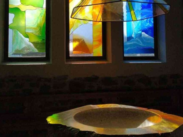 Trans e gay, sì al Battesimo. Possono essere padrini e madrine. Cosa significa