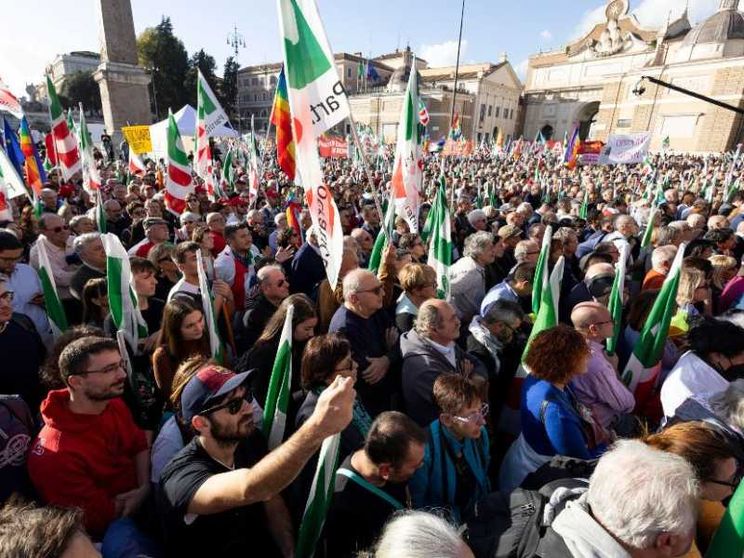 Il Pd in piazza. Elly Schlein: qui per un futuro più giusto