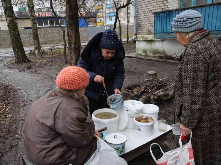 «Io, parroco sotto le bombe, fra la gente che non ha più la casa e ha fame»