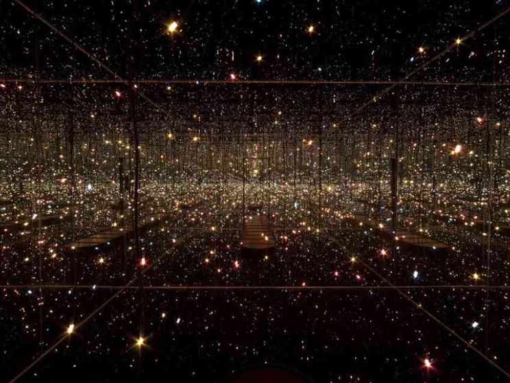 Yayoi Kusama a Bergamo: tutto il cielo in una stanza