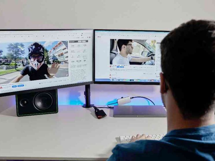 Con lo smartphone dai 6 anni. E tanti neonati davanti agli schermi