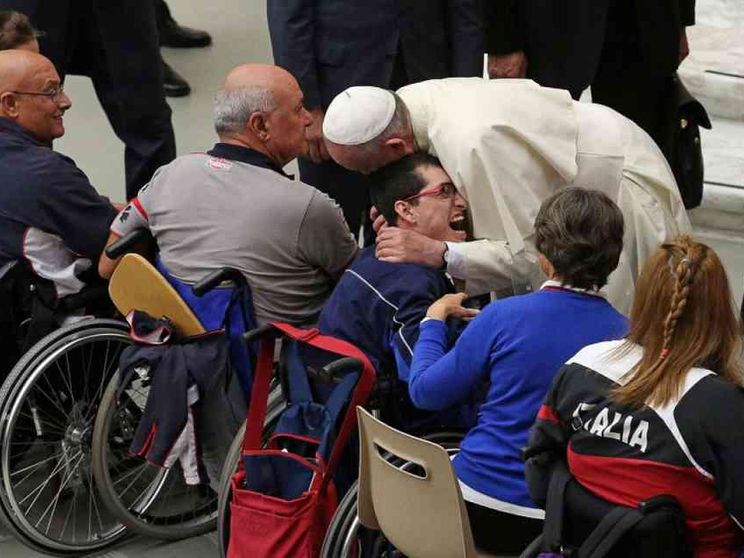 "La medicina non sia a pagamento e disumanizzante"