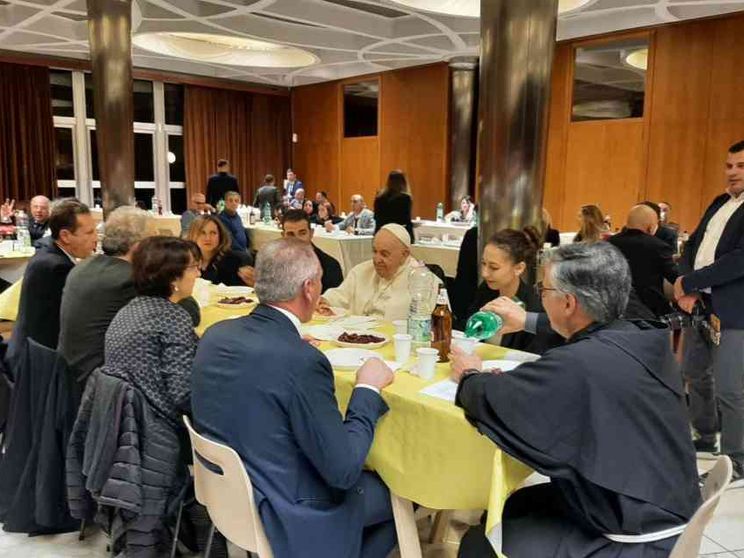 Per il Papa cena con i volontari dell'evento dei bambini
