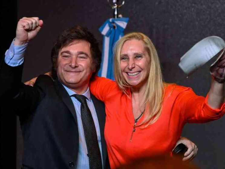 Chi è Milei, l'ultraliberista di destra eletto presidente dell'Argentina