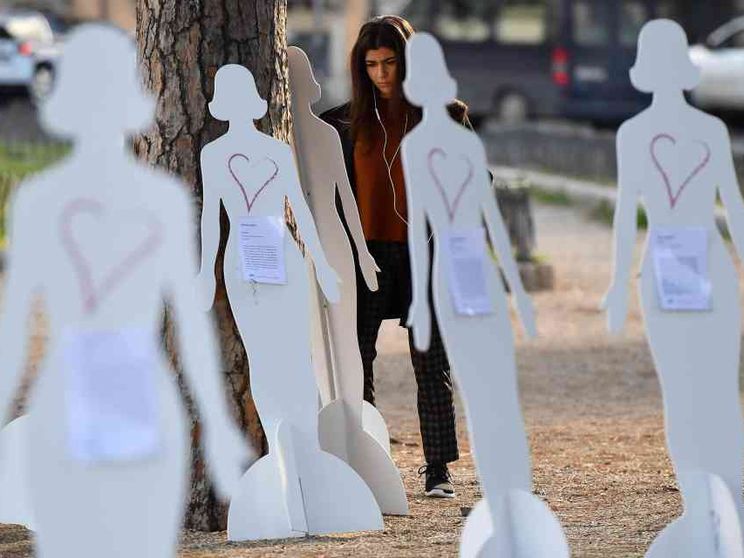 Papa Francesco: «Educare gli uomini al rispetto delle donne»