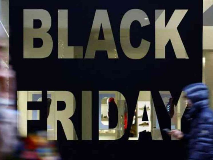 Indebitarsi per la festa. La religione del consumo e i nuovi culti