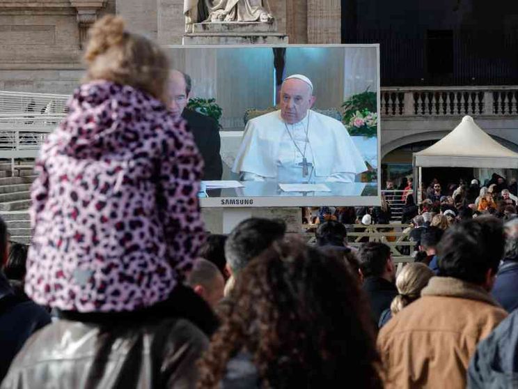 Angelus da Santa Marta, ma il Papa sta meglio