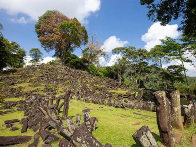 «In Indonesia la piramide più antica». Ma gli studiosi si dividono