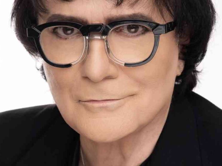 Renato Zero: «Un Natale di impegno e contro la violenza»