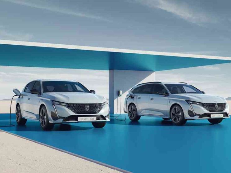 Peugeot e-208 ed e-308: stessa scossa e strade diverse