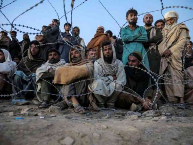 Gli afghani “espulsi” dal Pakistan in cammino anche verso l’Europa