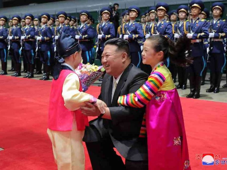 Spunta la giovanissima figlia di Kim. E già studia da erede