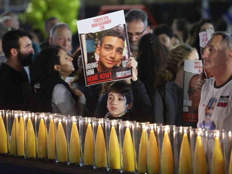 Le 138 luci di Hanukkah per gli ostaggi: che cosa significa