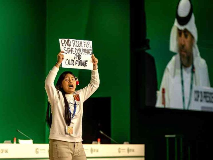 Niente eliminazione dei combustibili fossili. L'ira dei Paesi poveri e dell'Ue