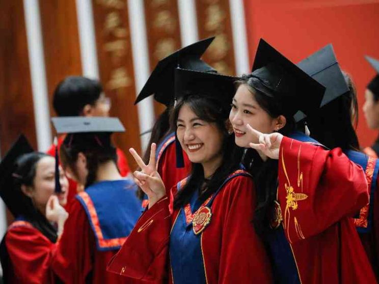 In Cina non c'è abbastanza lavoro per i tanti giovani laureati