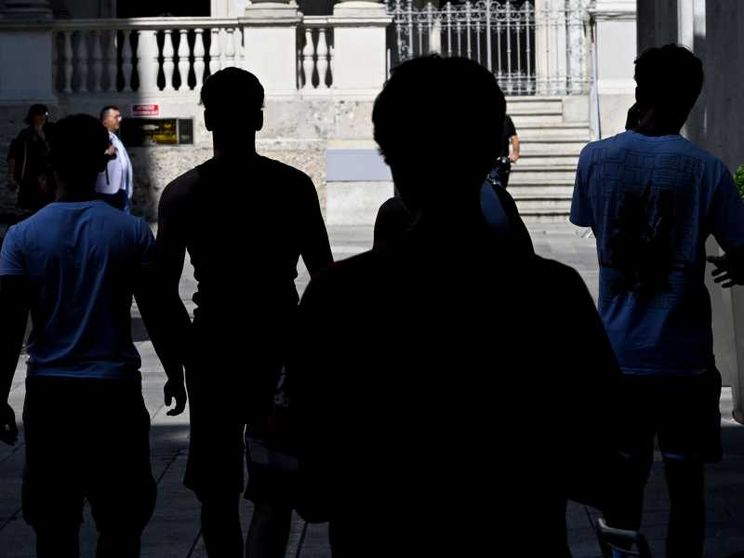 Immigrati, figli, studenti... Ripopoliamo la “nave Italia”