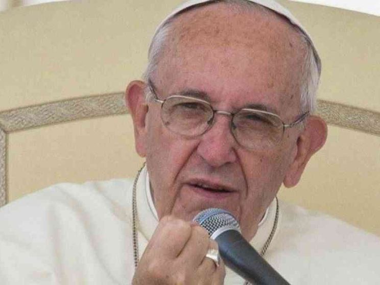 Alla Curia Romana: «Siate innamorati, non abituati»