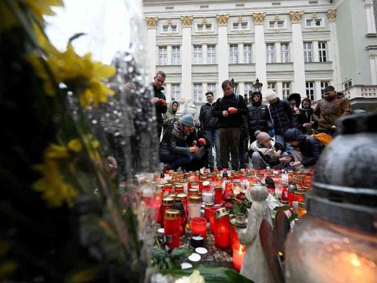 Praga, il killer aveva un arsenale in casa. La polizia era già sul posto