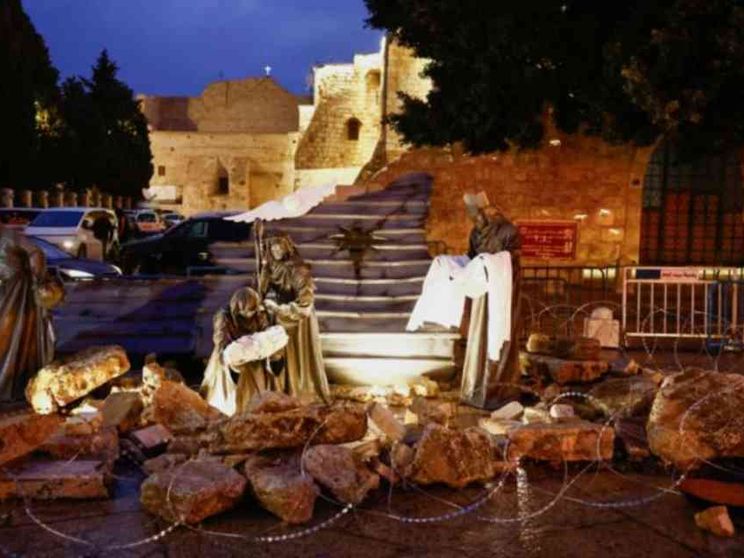 Betlemme, il buio attorno alla mangiatoia: «Basta con la guerra»