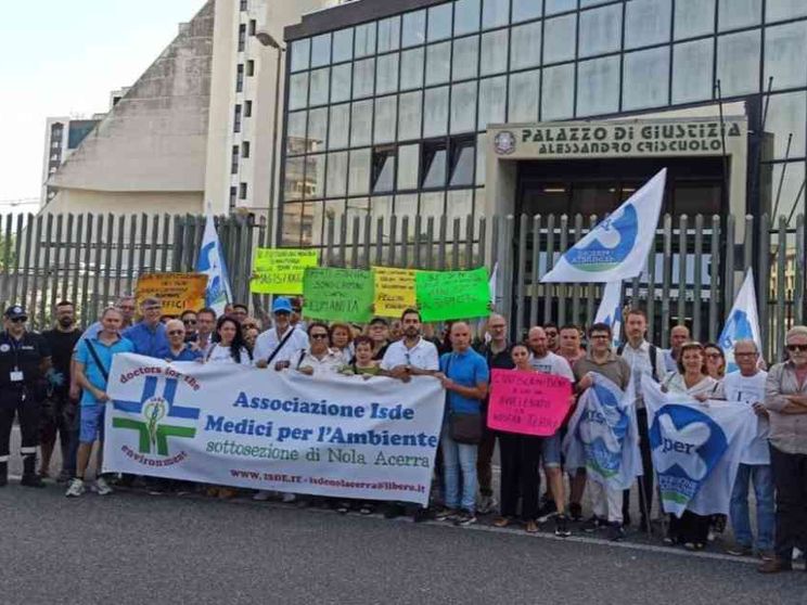Terra dei Fuochi, l'ultima beffa: «Chi ha inquinato riavrà i suoi beni»