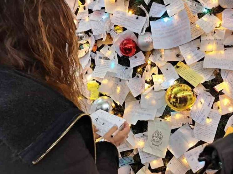 Pace, famiglia e un po’ d’ironia. Biglietti natalizi a Roma Termini