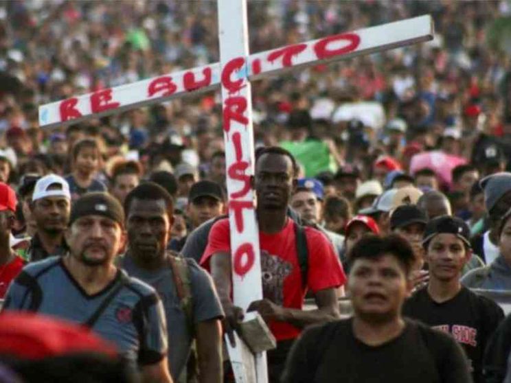 La marcia di 10mila, in fuga dalla povertà