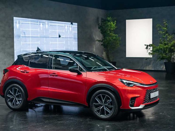 Piccola è meglio: ecco LBX, la svolta di Lexus
