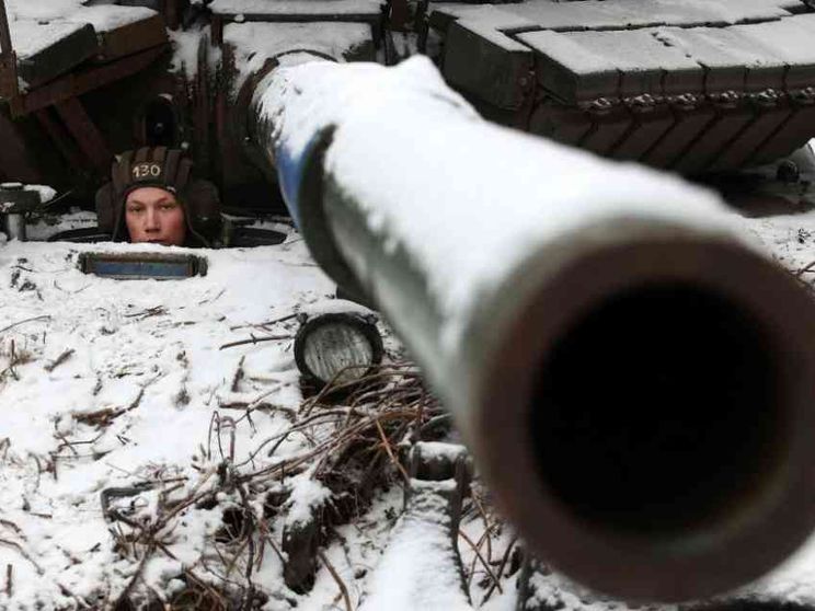 Gli ucraini via dal fronte, i russi da Putin. La grande fuga dalla guerra