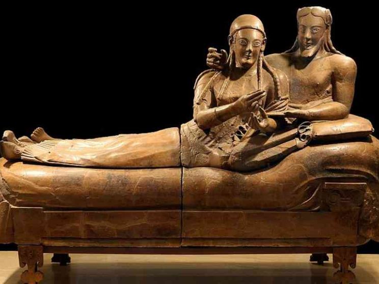 Il Sarcofago degli sposi salvato dal traffico grazie ad una pedana hi-tech