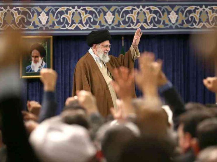 Khamenei e le donne occidentali: «Mezzo di piacere e di profitto»