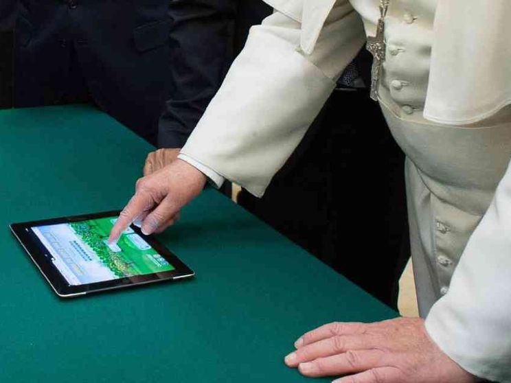 L'IA può essere etica e per la pace. Papa Francesco apre la via al mondo