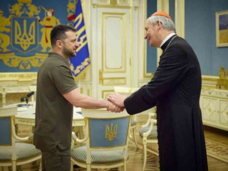 L'intervista a Zuppi: i ricordi d'infanzia, la Chiesa e «tutto per la pace»