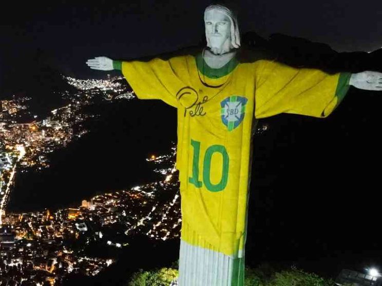 Pelè, un anno fa la scomparsa. Il Papa: «Testimone dei valori dello sport»