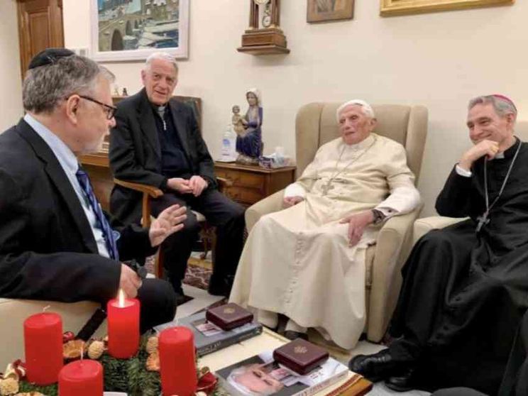 Le omelie di Benedetto XVI dentro il monastero raccolte dalle memores domini