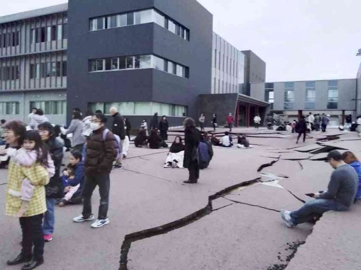 Il Giappone resiste alla scossa di 7.6 gradi Richter, ma le vittime salgono a 48
