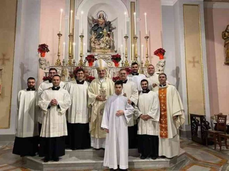 Teggiano piange don Donato Romano morto in Cattedrale dopo l’Eucaristia